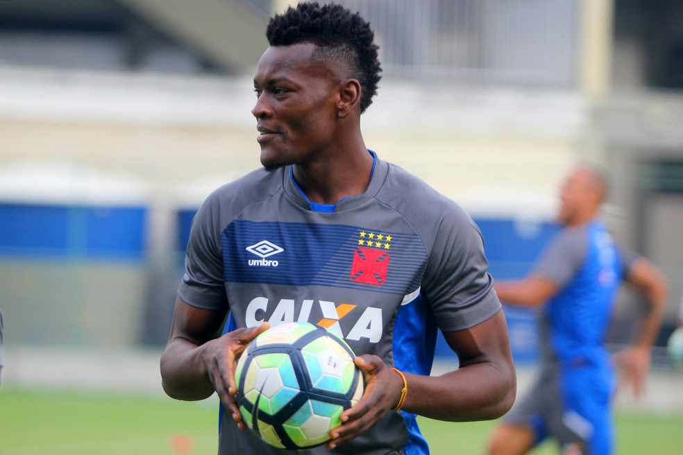 Paulão está emprestado ao Vasco até estes últimos dias de 2017 (Foto: Paulo Fernandes / Vasco)