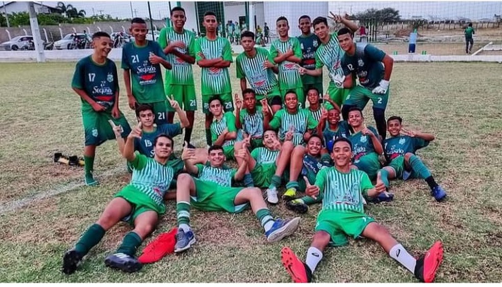 Após testagem para Covid-19, jogadores do Nacional de Patos festejam aniversário do clube — Foto: Divulgação/Nacional AC