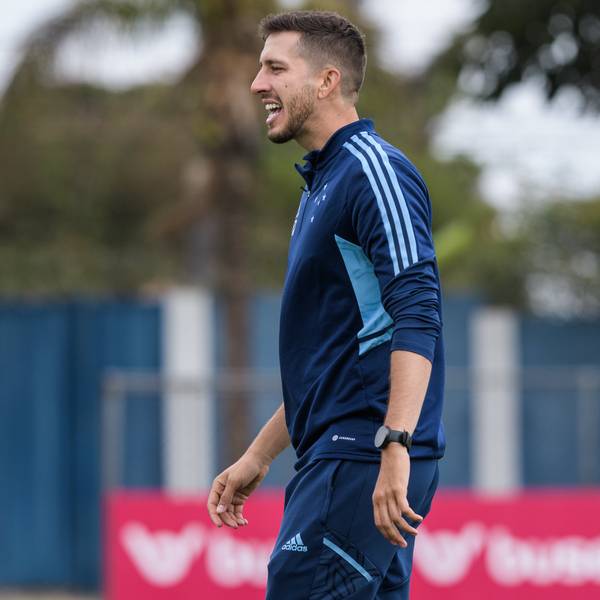 Auxiliar da comissão fixa do Cruzeiro, Vinicius Rovaris encerra seu ciclo na Raposa.