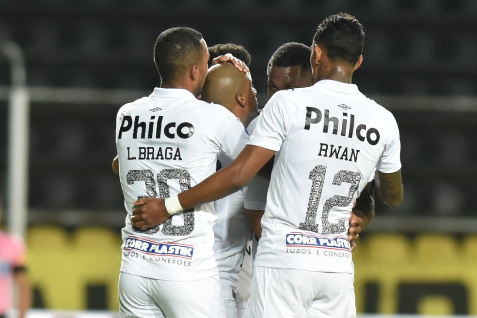 Santos comemora gol de empate contra o Deportivo Táchira — Foto: Ivan Storti/Santos FC