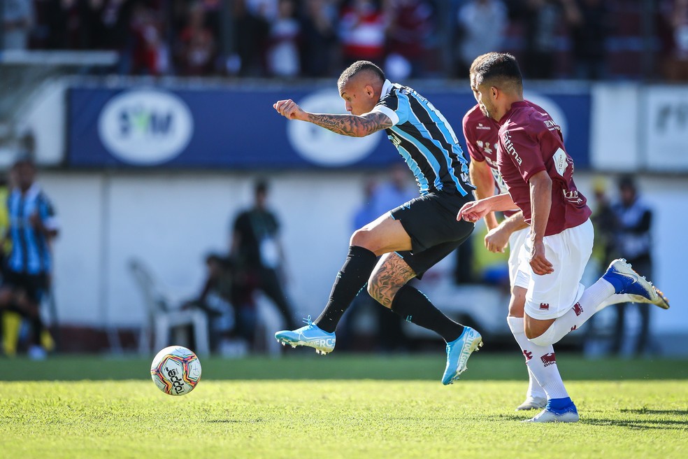 Everton finalizou 26 vezes e marcou três gols no Gauchão — Foto: Lucas Uebel / Grêmio FBPA