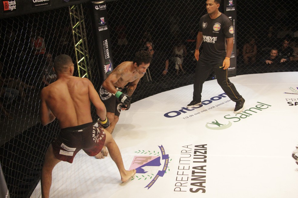 Durin Alves venceu Daniel Luiz Siqueira por nocaute aos 3min09s do R1 — Foto: Leonardo Fabri / Jungle Fight