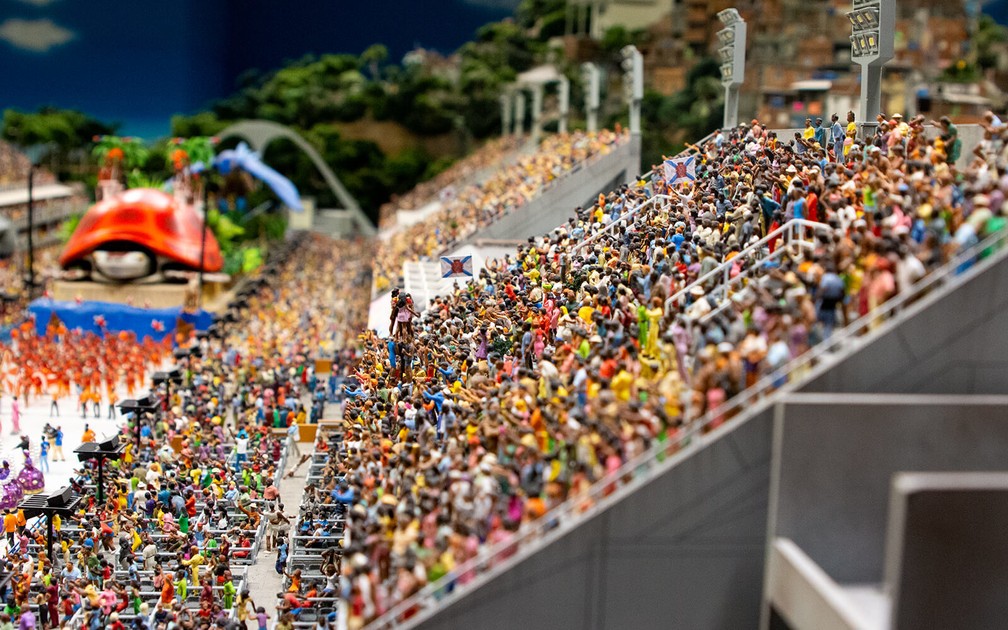 Público assistindo Carnaval em miniatura — Foto: Miniatur Wunderland