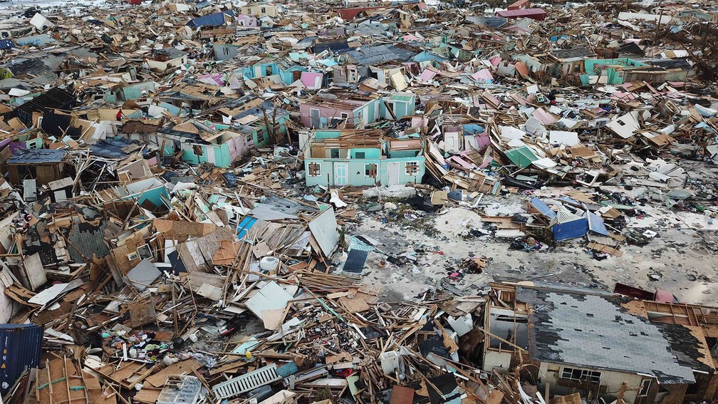 Casas foram completamente destruídas pela passagem do furacão Dorian em área de Abaco, nas Bahamas — Foto: Gonzalo Gaudenzi/AP