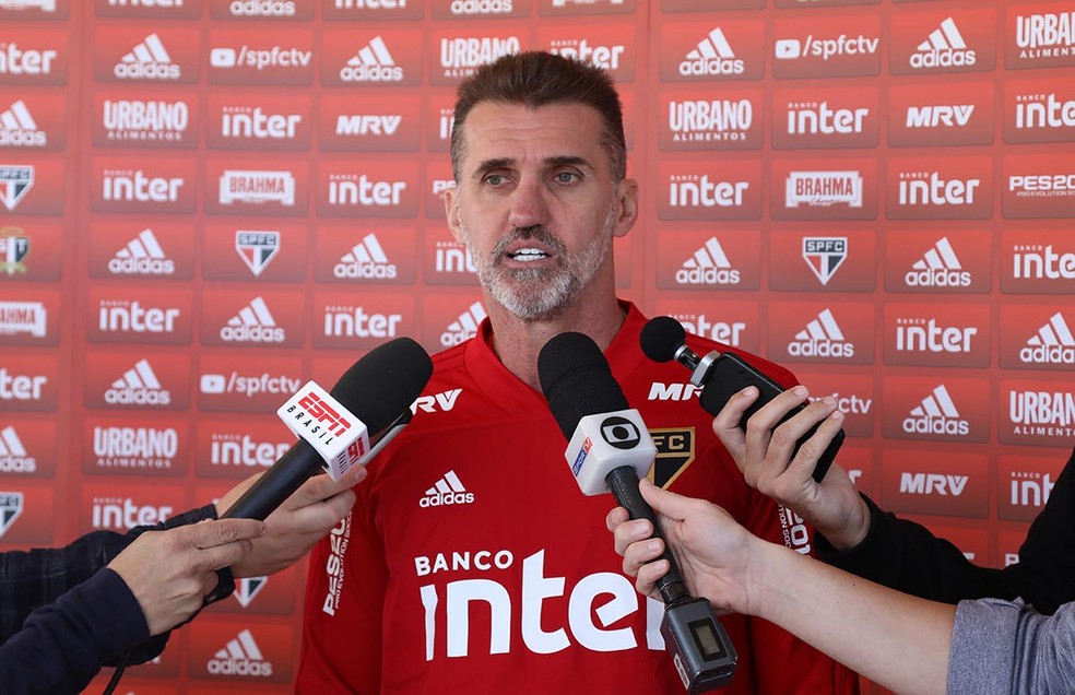 Vagner Mancini falou oficialmente como coordenador do São Paulo neste sábado — Foto: Rubens Chiri / saopaulofc.net