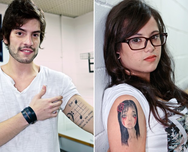 Rafael Furtado e Anne Marie mostram tatuagens musicais ao The Voice (Foto: The Voice Brasil/TV Globo)