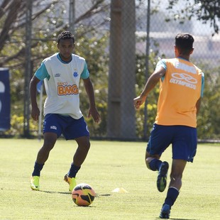 Ofensivo no Sport, Élber volta para deixar o jovem Cruzeiro mais agressivo
