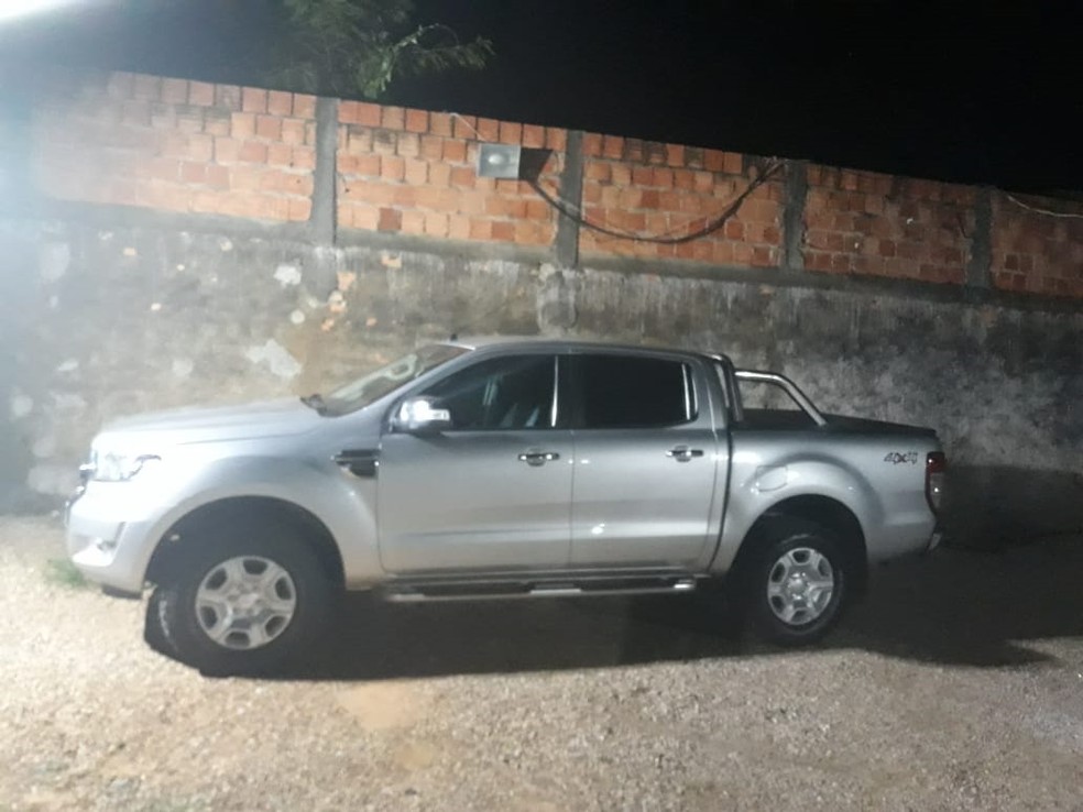Caminhonete foi comprada com a venda do gado furtado — Foto: Polícia Civil/Divulgação