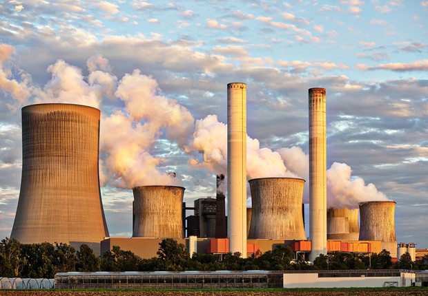 Usina à base de carvão. Material responde por cerca de 30% das emissões de CO2 relacionadas à produção de energia, segundo a IEA (Foto: Pexels)