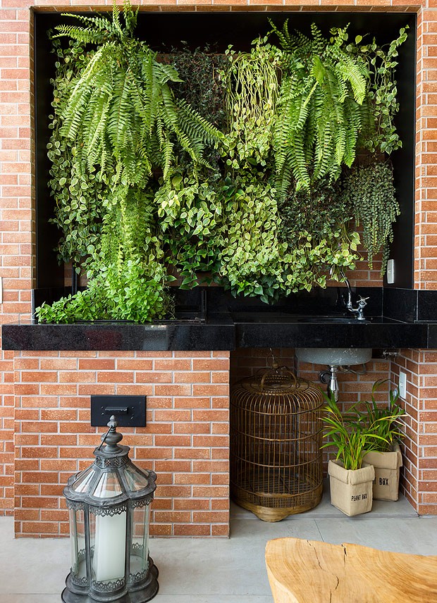 jardim-vertical-suspenso-designer-de-interiores-Melina-Romano-Shop-Garden (Foto: Edu Castello/Editora Globo)