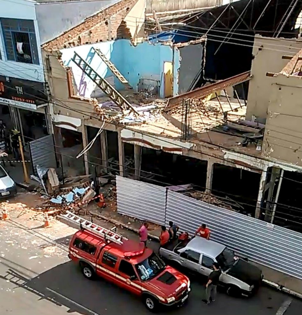 Parede de prédio em demolição desaba e mata idosa em Bauru — Foto: Arquivo pessoal