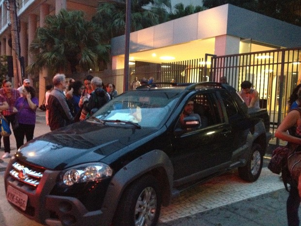 Índio Arão da Providêncvia deixa a sede da Justiça Federal após audiência (Foto: João Bandeira de Mello)