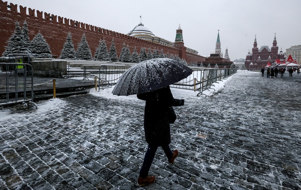 russia-weather-kremlin-snow-000-1bd9fy-yuri-kadobnov-afp.jpg