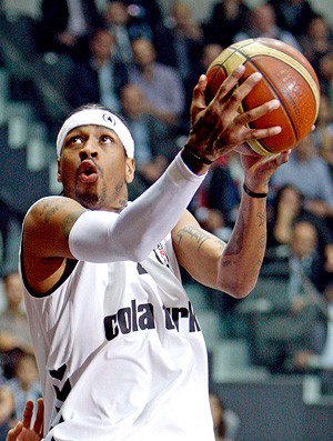 Em decadência, Allen Iverson está próximo de acertar com time