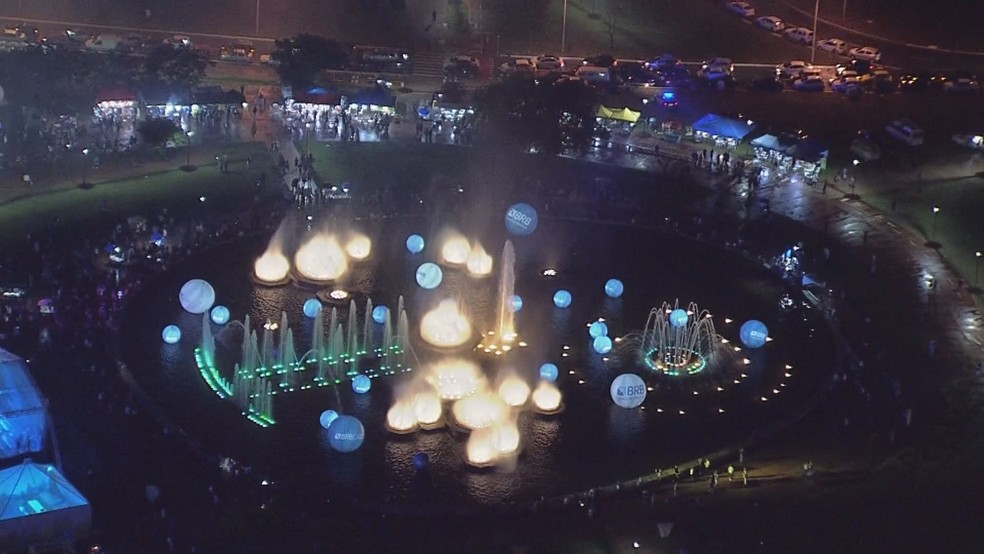 Fonte luminosa na Torre de TV de Brasília — Foto: TV Globo/Reprodução