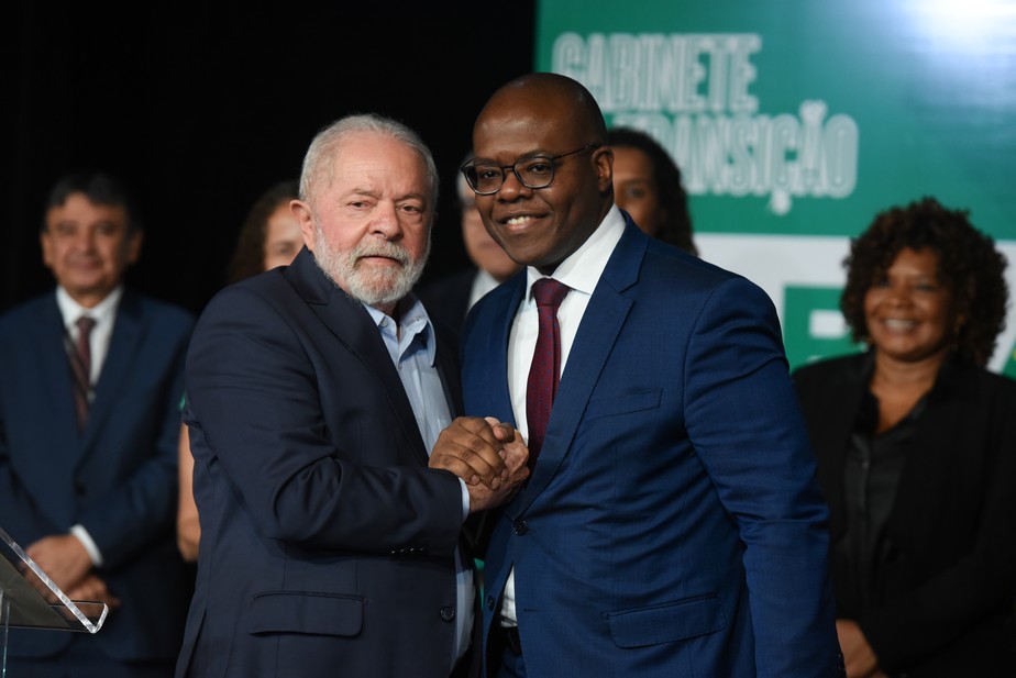 O presidente Lula e o ministro dos Direitos Humanos, Silvio Almeida