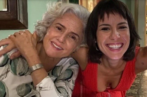 Marieta Severo e Andréia Horta como Vó Noca e Lara em Um Lugar ao Sol (Foto: Reprodução/Instagram)