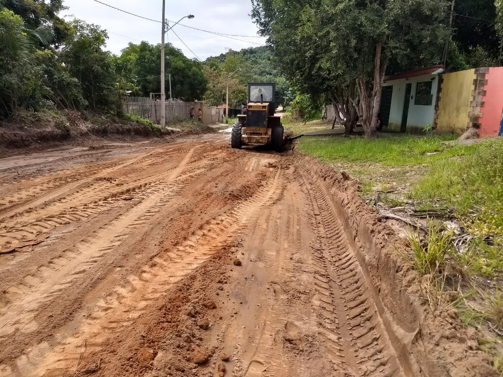 Rua do bairro Carauari recebendo piÃ§arra em Alter do ChÃ£o â Foto: Ivan Moreira/Arquivo pessoal
