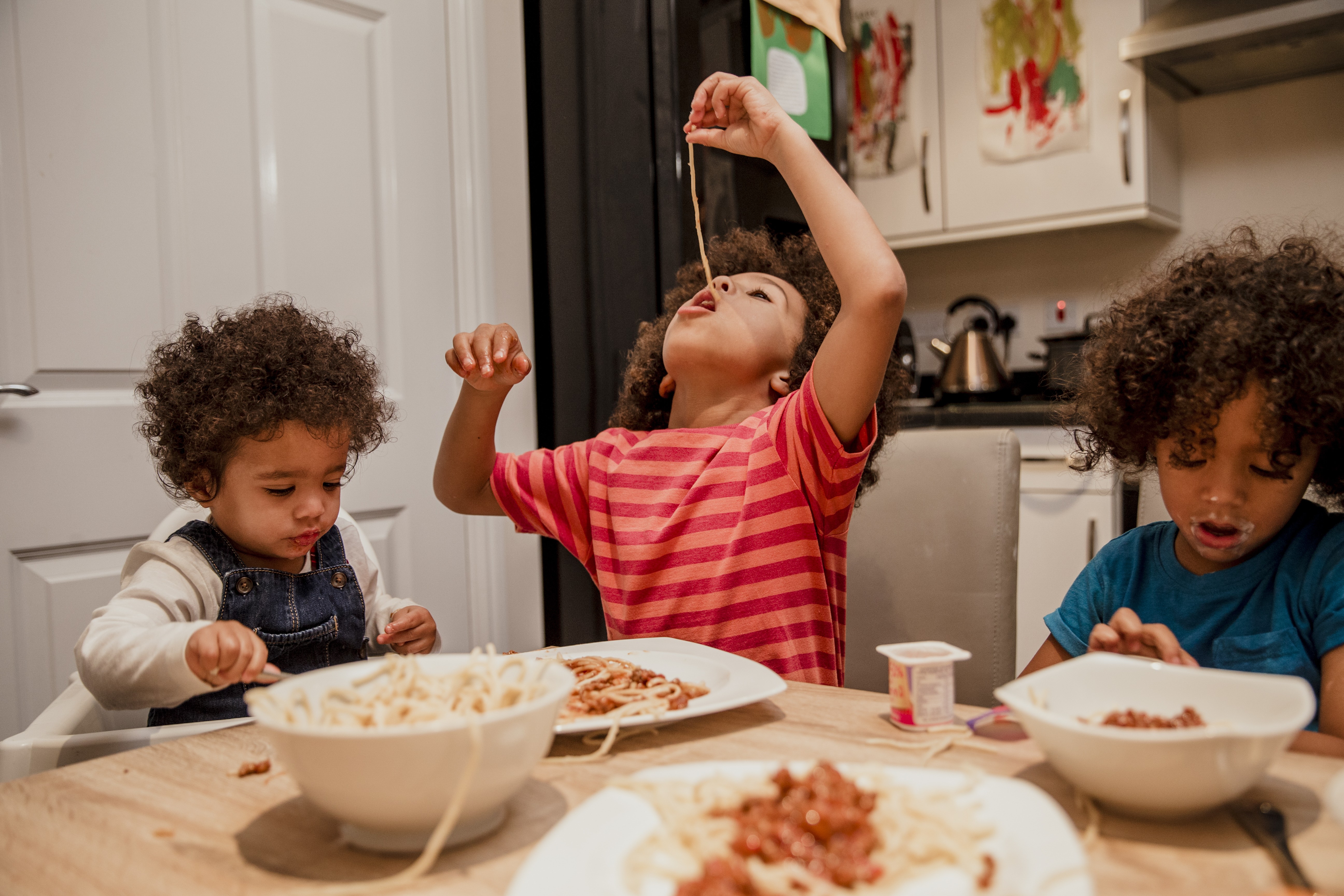 Nem tudo que colocamos à mesa nutre nossos filhos (Foto: Getty Images)