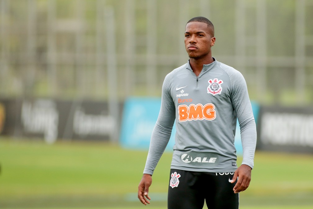 Corinthians encaminha compra de mais 20% dos direitos de Xavier que pertencem à Ponte Preta