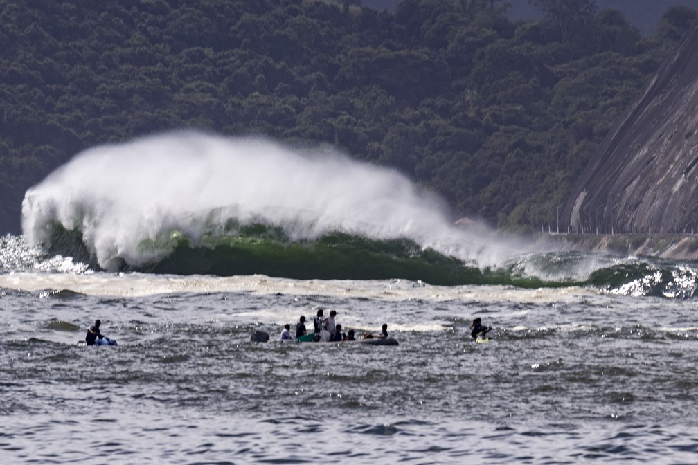 'Laje da Besta' atraiu vários surfistas de ondas grandes de todo o mundo — Foto: Carlos Elias Junior/Fotoarena/Estadão Conteúdo