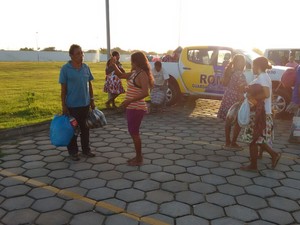 Indígenas foram conduzidos à sede da Polícia Federal  (Foto: Divulgação/Guarda Municipal)