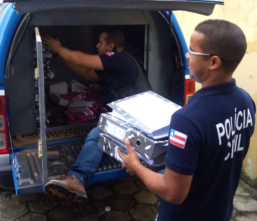 Polícia apreendeu documentos e ex-gestores por roubo de bens e documentos de prefeitura na Bahia (Foto: Divulgação/Polícia Civil)