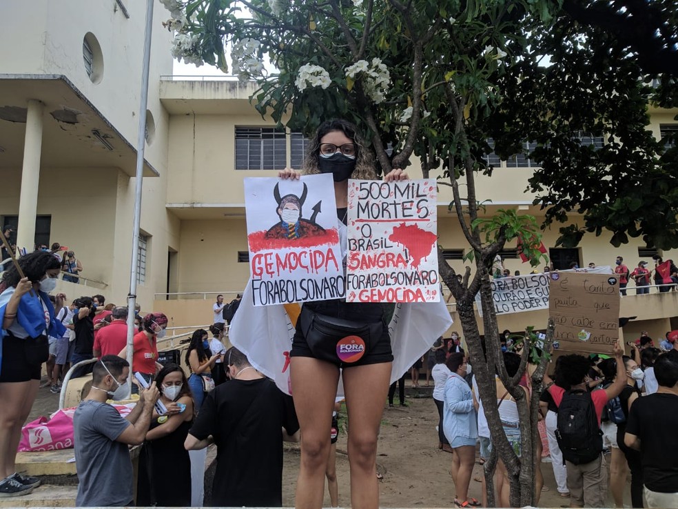 Manifestante na concentra��o em Jo�o Pessoa, �s 10h17 � Foto: Larissa Maia/TV Cabo Branco