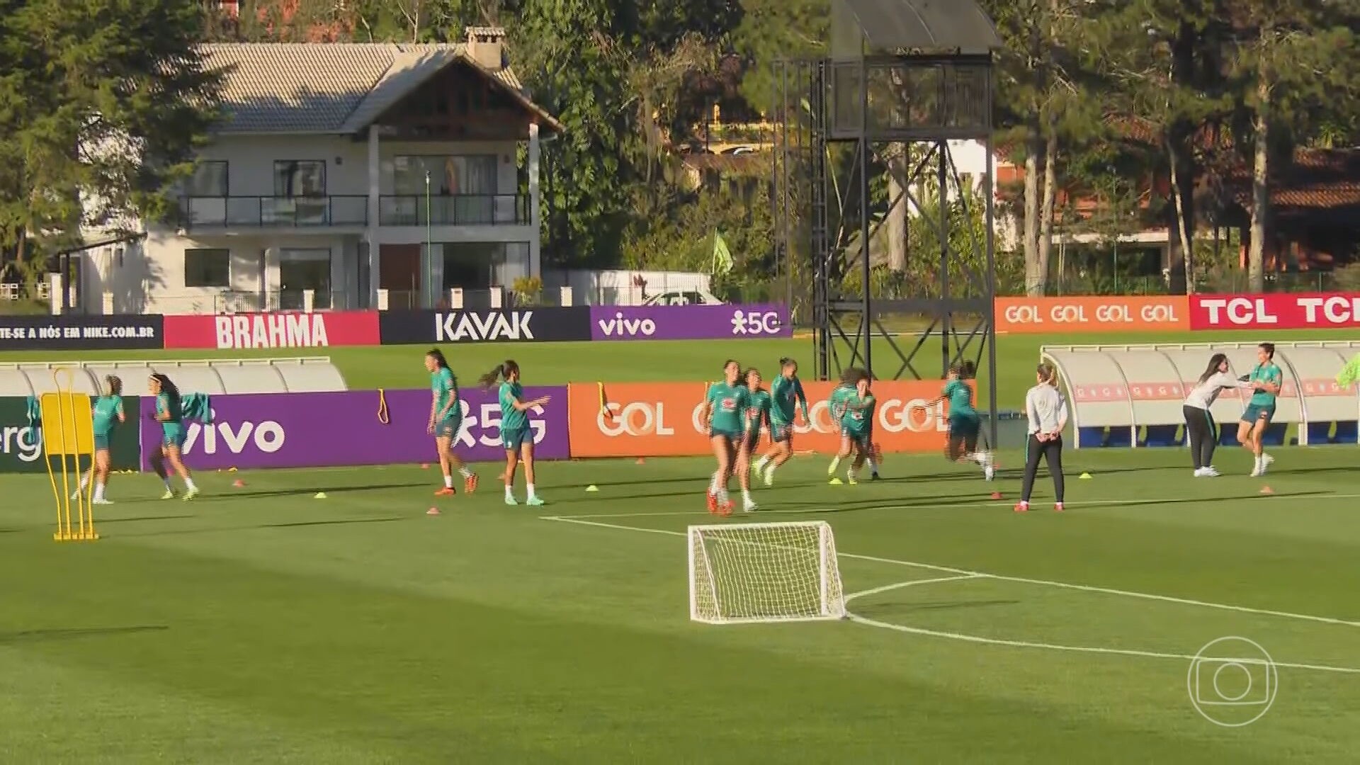 Falta um mês para o início da Copa do Mundo feminina de futebol