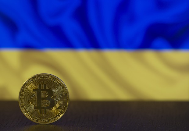 Bandeira da Ucrânia com símbolo do Bitcoin  (Foto: Pixbay)