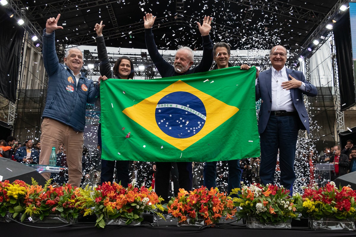 Ofensiva religiosa de Bolsonaro faz Lula reagir, mas QG petista quer foco em economia