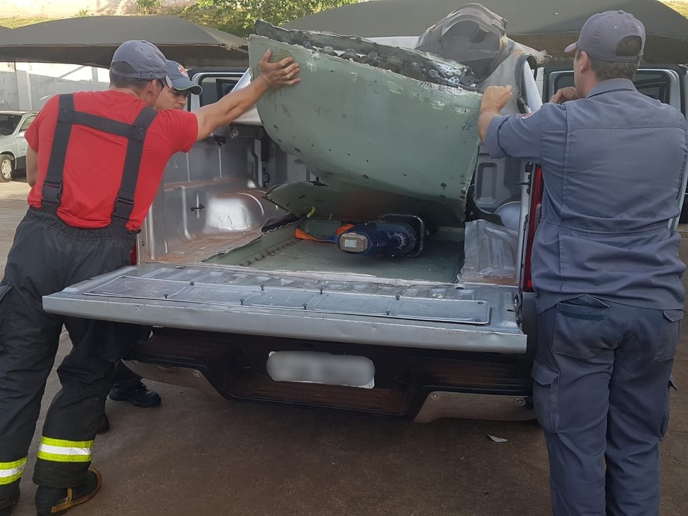 Polícia apreendeu R$ 2.900, uma motocicleta e uma caminhonete com compartimento oculto — Foto: Polícia Civil/Divulgação