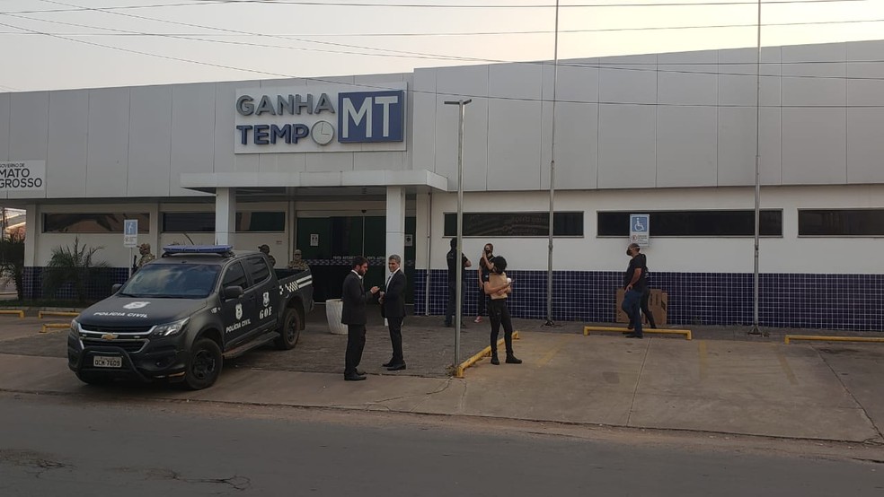 Uma operação que apura fraudes em unidades do Ganha Tempo, em Mato Grosso, é realizada nesta terça-feira (1º) em Cuiabá — Foto: Ianara Garcia/TV Centro América