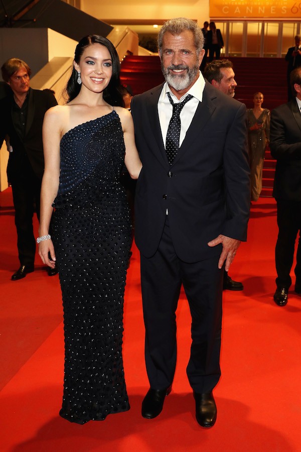 O ator Mel Gibson e sua namorada, Rosalinda Ross (Foto: Getty Images)