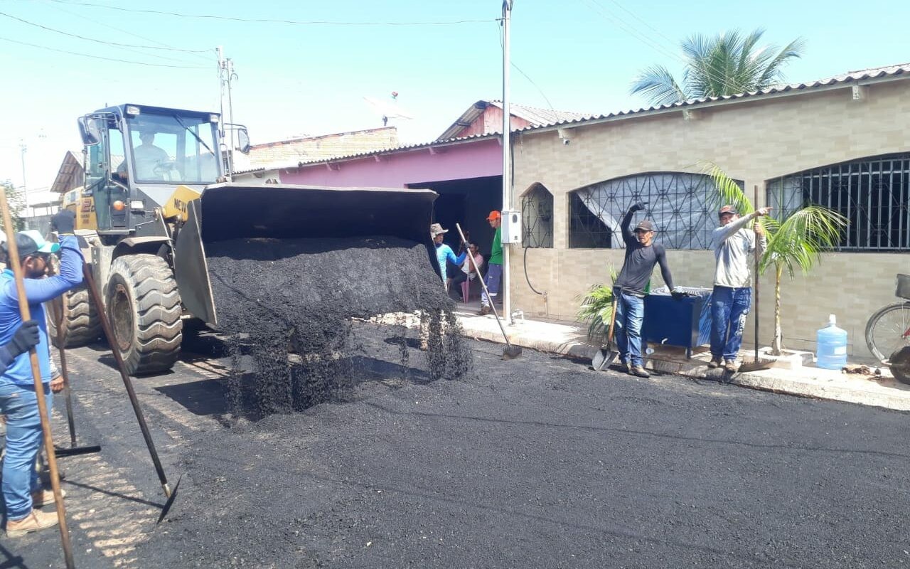 Governo e Prefeitura de Feijó trabalham em operação tapa-buraco no Residencial Açaí