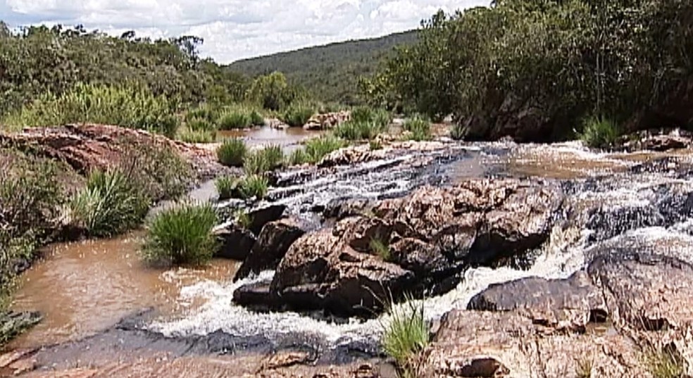 Cachoeira localizada em Sacramento (Foto: Reprodução/TV Integração)