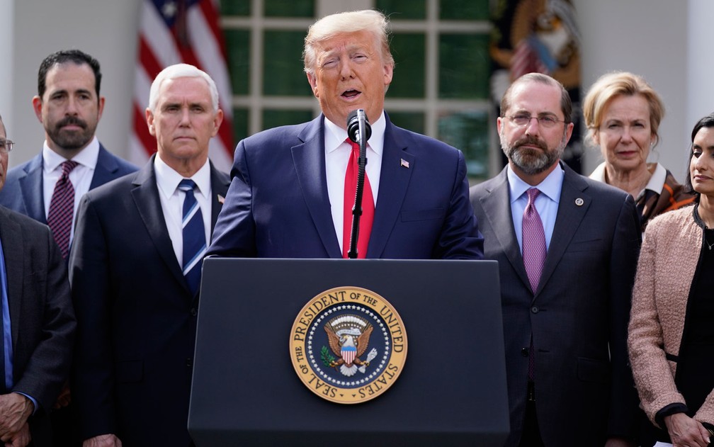 O presidente dos EUA, Donald Trump, durante pronunciamento sobre coronavírus no jardim da Casa Branca, na sexta-feira (13) — Foto: AP Photo/Evan Vucci