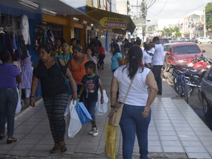 Centro comercial ainda é o local preferido das compras dos macapaenses (Foto: John Pacheco/G1)