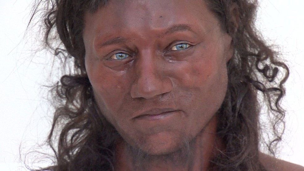 Equipe de cientistas reconstruíram o que acreditam ter sido o rosto do ‘Homem de Cheddar’ — Foto: BBC