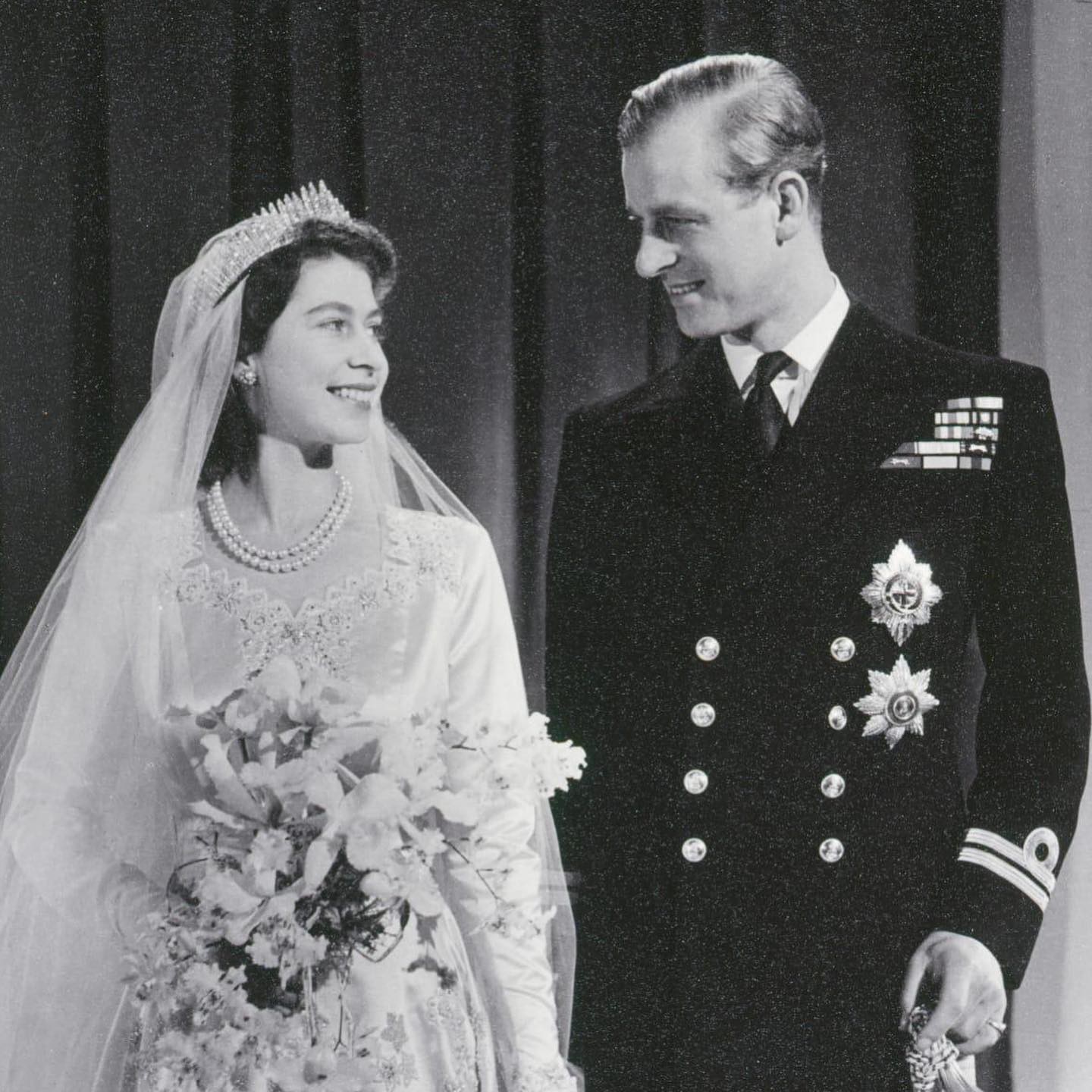 Funeral tem elementos em homenagem ao casamento da Rainha e príncipe Philip (Foto: Reprodução / Instagram)