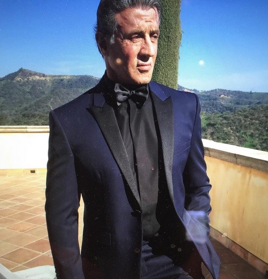 Sylvester Stallone publicou uma foto em que aparece elegante 