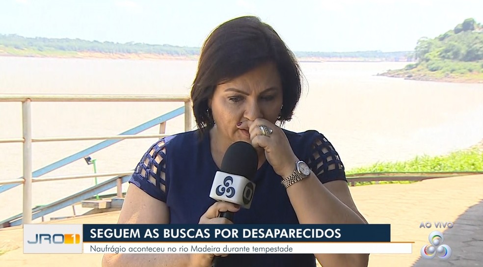 Repórter Maríndia Moura se emocionou ao falar do cinegrafista desaparecido.  — Foto: Rede Amazônica/Reprodução
