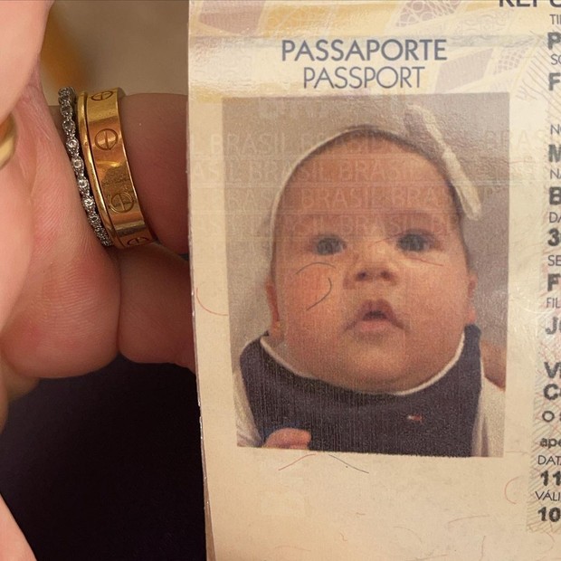 Maria Alice ganhou seu primeiro passaporte aos 3 meses de vida (Foto: Reprodução)