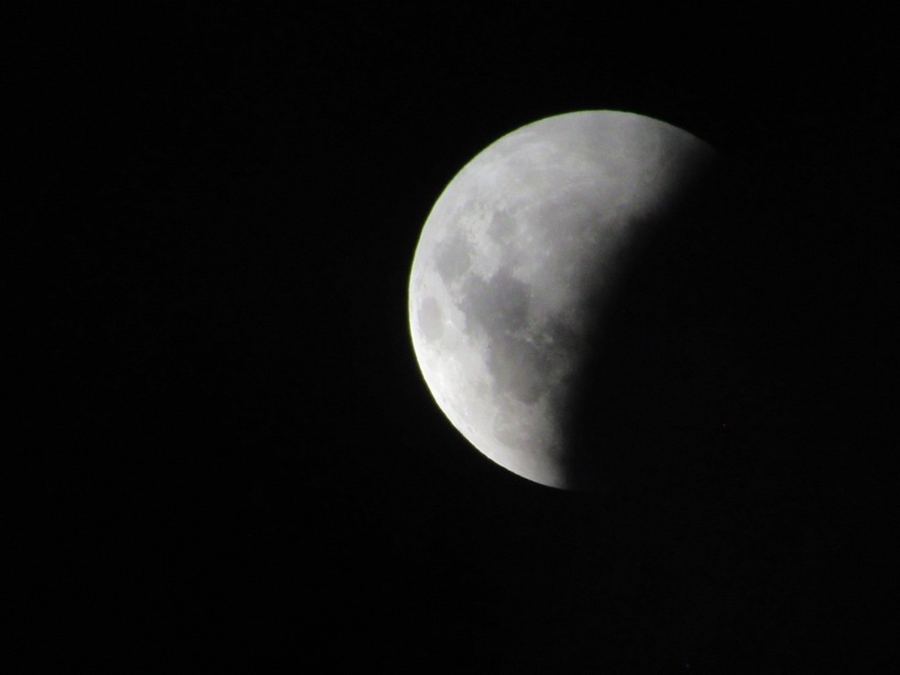 Início do eclipse lunar — Foto: Elizabeth Souza Cardoso Richert/Você na RPC