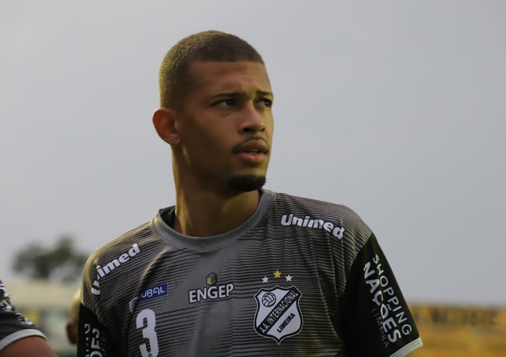 Jovem zagueiro do Corinthians acerta ida por empréstimo ao Atlético-GO