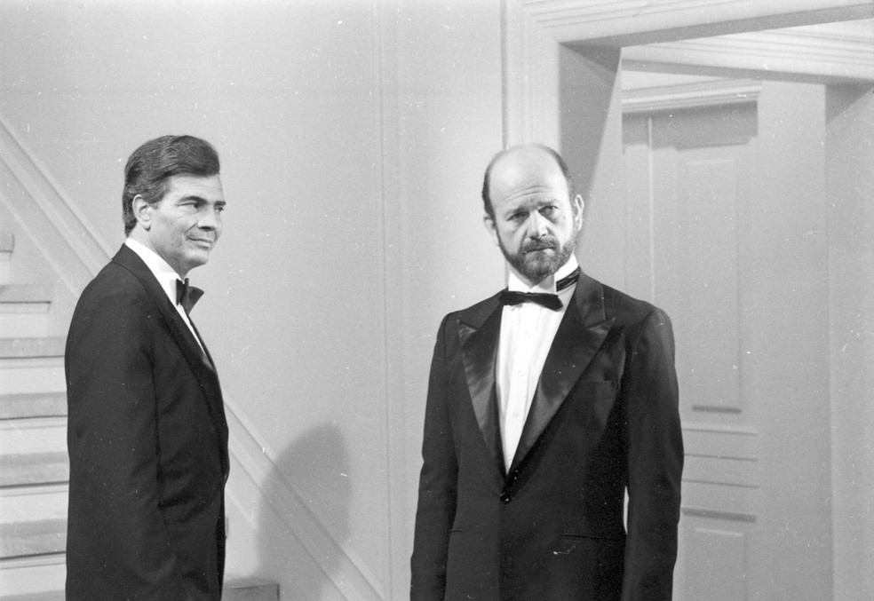 Tarcísio Meira e Cecil Thiré em 'Roda de fogo' — Foto: Acervo/TV Globo