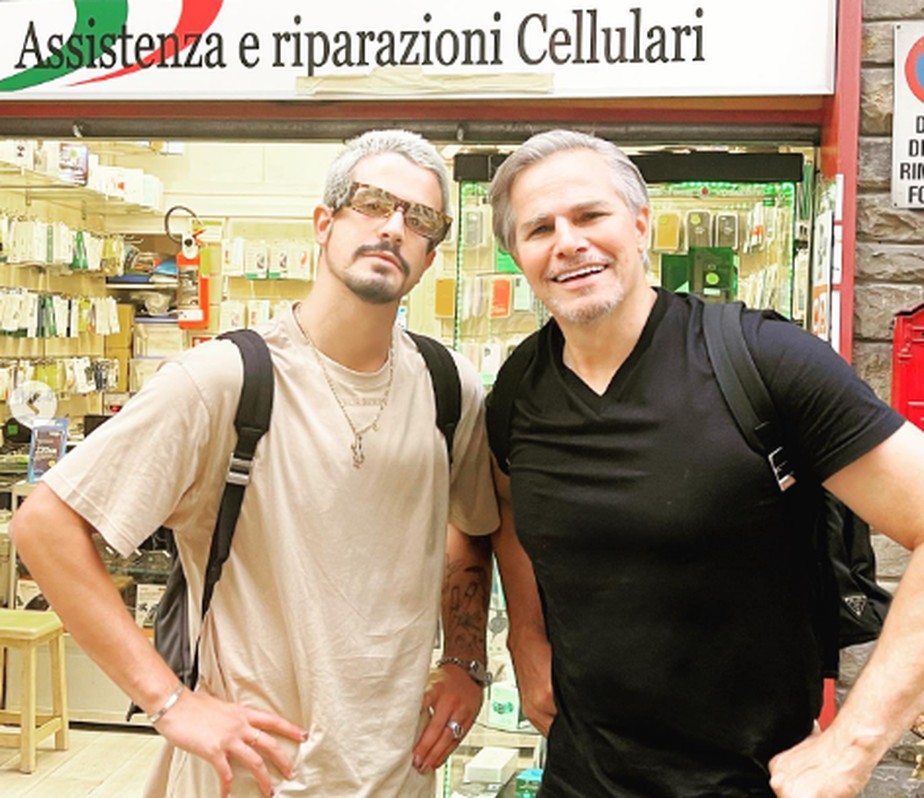 Enzo Celulari e Edson Celulari posam na Itália