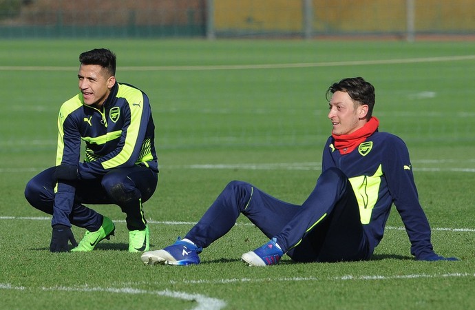 sánchez e özil, arsenal (Foto: Reprodução Twitter)