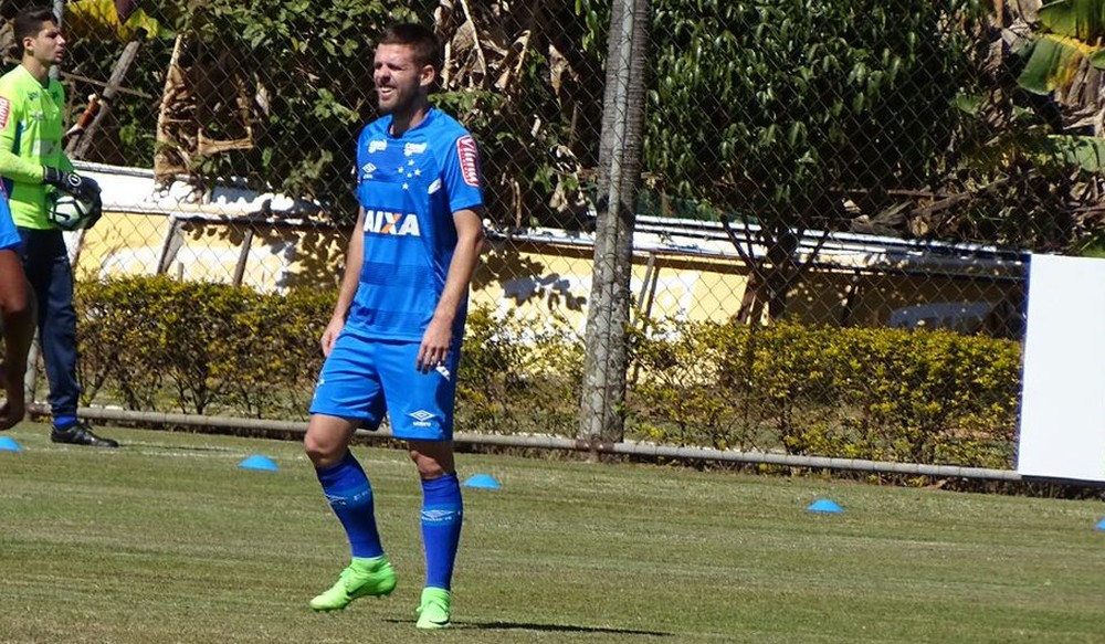 Mano indica Ezequiel na reserva contra o Flamengo e revela dúvida no meio
