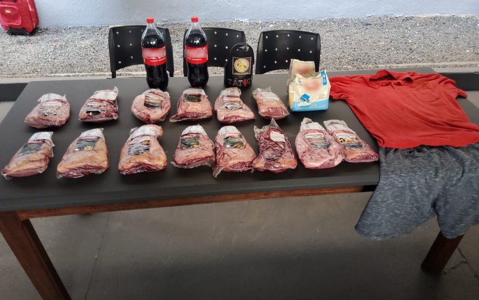 Carne furtada em supermercado de Rio Verde — Foto: Reprodução/TV Anhanguera